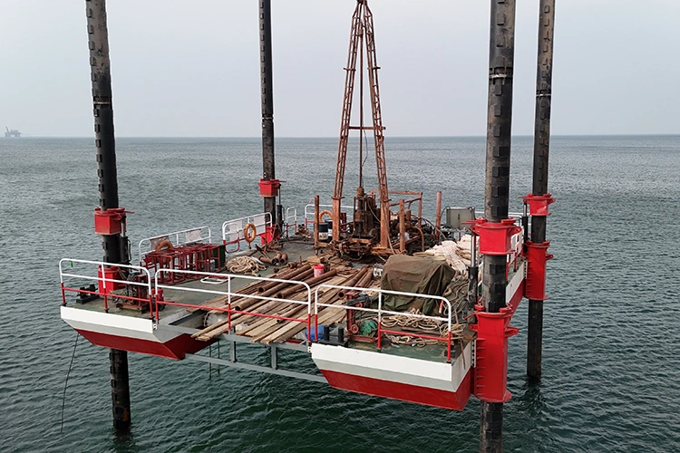 Huolto Itsestään nouseva alusta